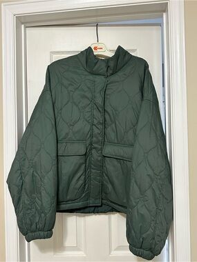 Old Navy Quilted Puffer Jacket in Dark Green